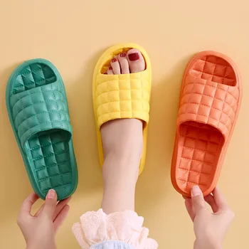 Nova Casa de Verão Chinelos de quarto Feminino Banheiro antiderrapante Banho de Chuveiro Slides Mulheres Casal Interior Macio Inferior Sandálias Sapatos Masculinos
